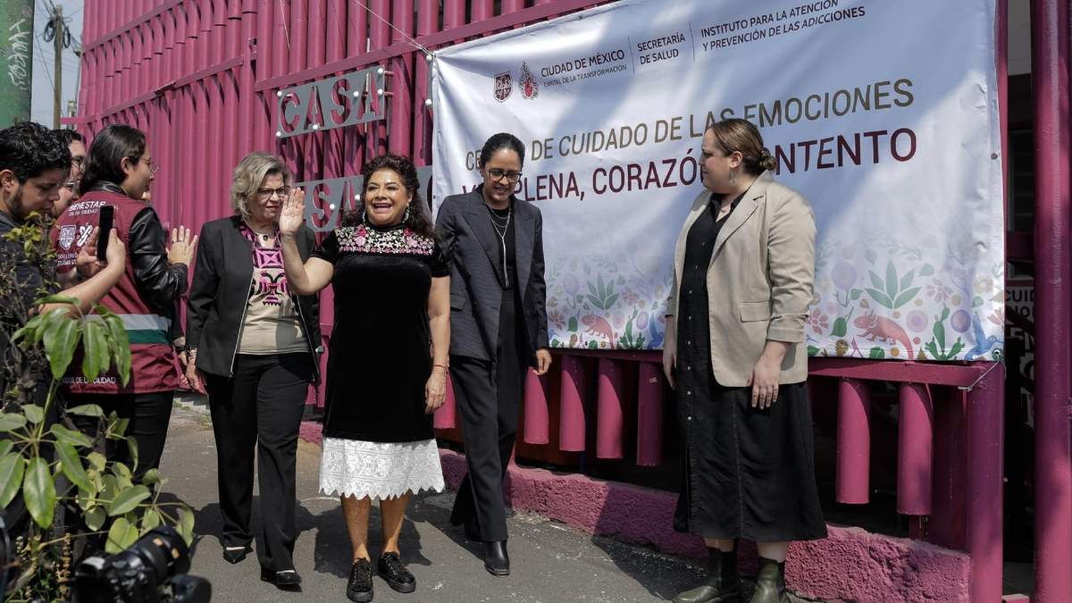 Clara Brugada durante la inauguración del primer Centro de Cuidado de las Emociones "Vida Plena, Corazón Contento"
