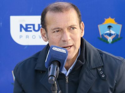 Llegan tres nuevos laboratorios para Neuquén, así lo anunció Omar Gutiérrez