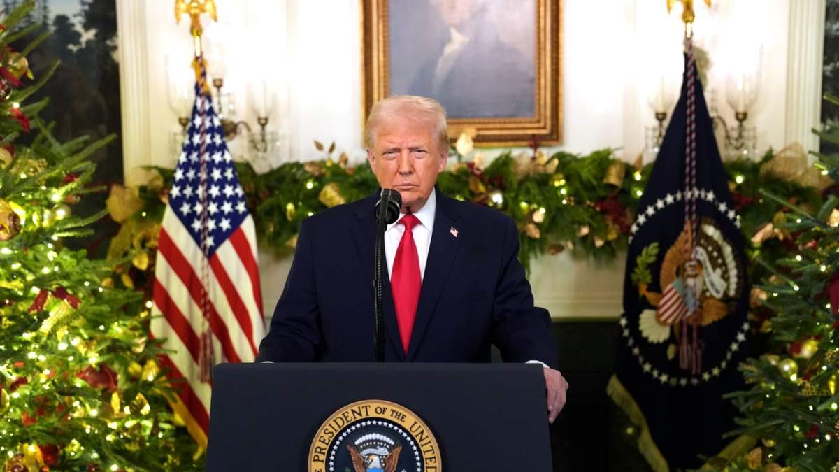 El presidente Donald Trump pronuncia un discurso a la nación desde la Sala de Recepción Diplomática de la Casa Blanca