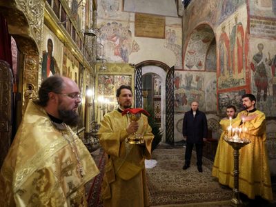Putin visita solo la misa ortodoxa dentro del Kremlin