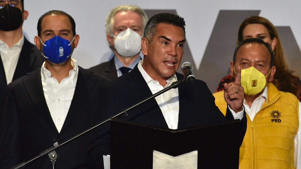 Los dirigentes nacionales del PAN, PRI y PRD