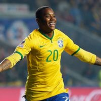 Corte brasileña da 15 días a Robinho para apelar orden de arresto en Italia