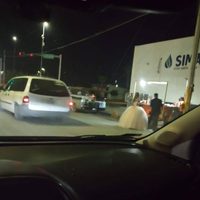 Recién casados comen en puesto de tacos en Torreón