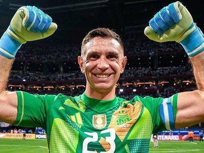 Distinto dentro y fuera de la cancha: la gran inciativa que tuvo Dibu Martínez con su ciudad