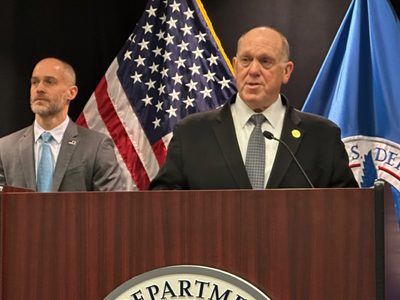 Anuncian fin de redadas migratorias en Minnesota tras muertes y protestas