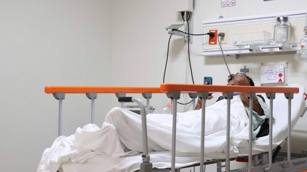 Un migrante convaleciendo en el hospital tras el accidente en Chiapas