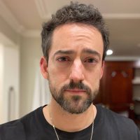 Luis Gerardo Méndez recuerda el fallecimiento de su padre por covid-19 y llama a vacunarse