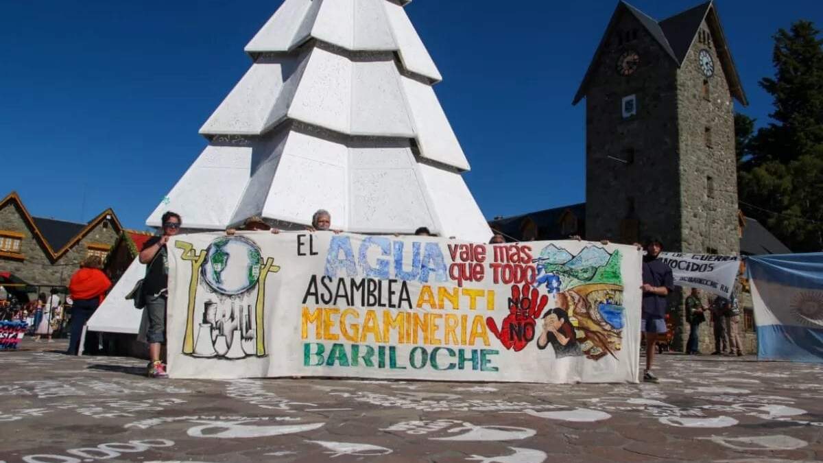 La Asamblea se manifestó en la plaza principal de Bariloche. Fuente: (Twitter)