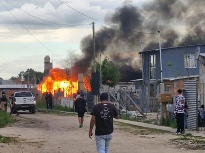 Incendiaron la casa de un niño acusado de manosear a sus compañeras de escuela