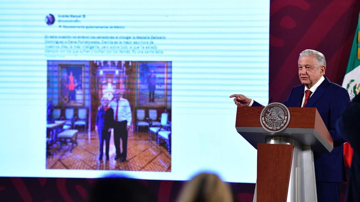 El mandatario leyó el tuit que le dedicó a la escritora