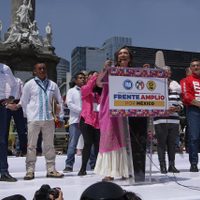 Frente Amplio arropa a Xóchitl Gálvez y le entrega constancia como coordinadora
