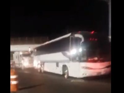 Elementos de la Guardia Nacional disparan a autobús que huye de retén (Video)