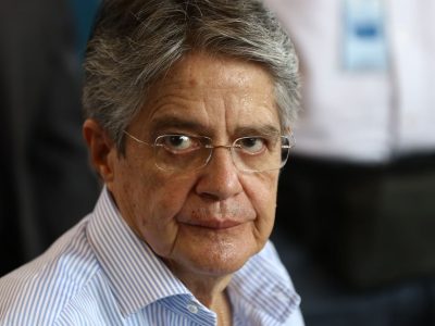 Ecuatorianos marchan en las calles de Quito para pedir el juicio político del presidente
