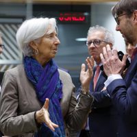 Lagarde advierte sobre riesgos de recortar las tasas demasiado pronto