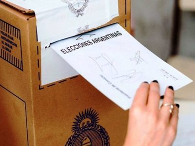 Quién es el precandidato de las PASO que aparece en las listas disfrazado de payaso