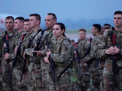 Texas crea una nueva unidad de la Guardia Nacional para interceptar migrantes en la frontera