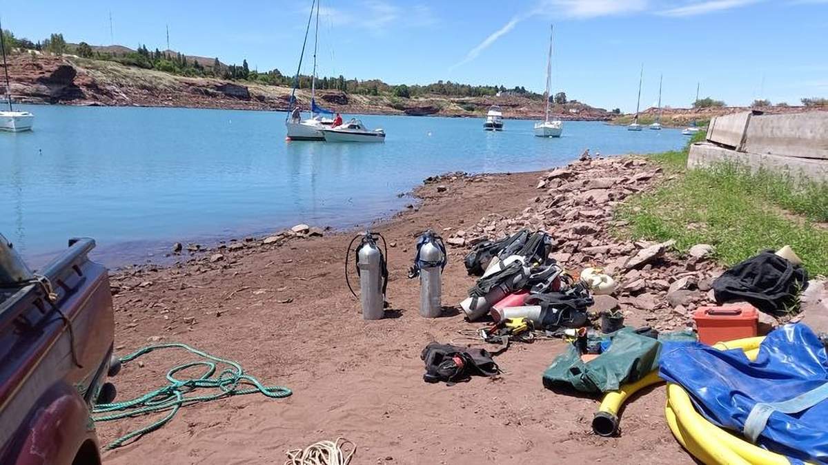 El rescate del velero en El Chocón tardó varios días. Fuente: (Twitter)