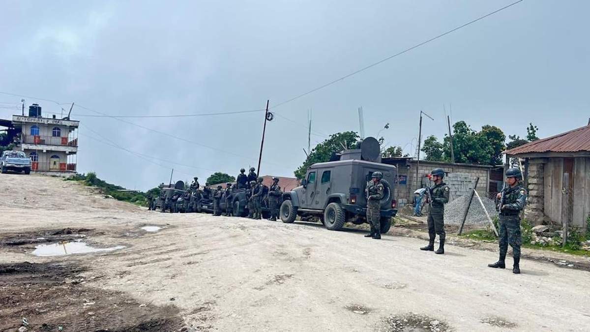Militares guatemaltecos en la frontera