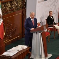 AMLO entrega reformas y advierte: si reaccionarios vuelven al poder que sea imposible la regresión