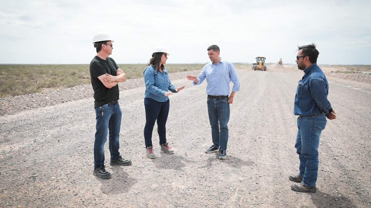 El Vicegobernador Marcos Koopmann recorrió las obras de la ruta 67. (Legislatura Neuquén)