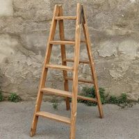 Si tenés alguna escalera vieja o rota, no la tires: creá esta mesita estilo Pinterest en minutos y sin gastar un peso
