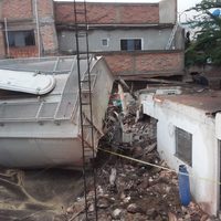 Se descarrila un tren de carga y mata a una persona dentro de su vivienda