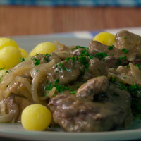 Ponete la 10 con este lomo al champiñón, una receta que no falla, ideal para el finde con amigos