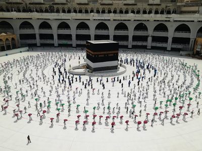 Comenzó la peregrinación a la Meca en formato restringido