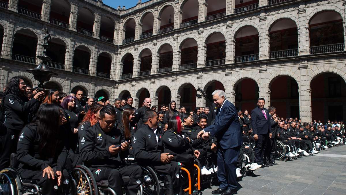El abanderamiento de la delegación mexicana que participará en los Parapanamericanos en Santiago de Chile.