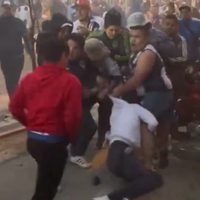 Violencia en Concachampions: Pelea campal entre aficionados de Monterrey y Comunicaciones (Videos)