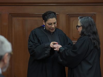 Lenia Batres asume como ministra y arremete contra la Corte