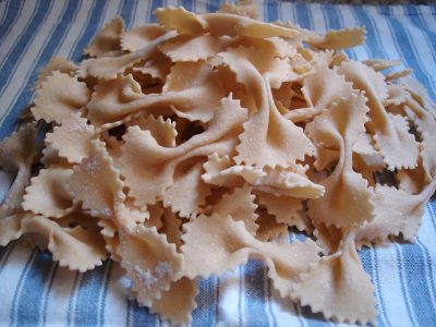 Fideos moñitos caseros: sin huevos y con 200 gramos de harina, prepará esta increíble receta para los días de lluvia