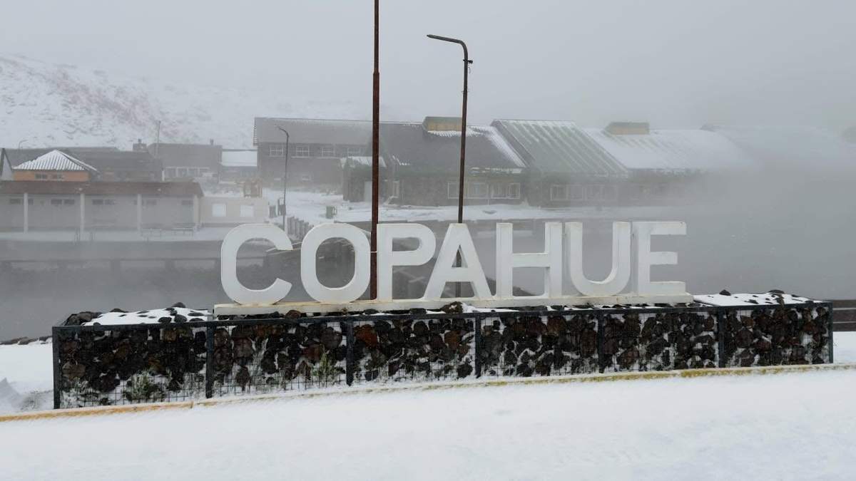 Comenzó a nevar en Copahue. Fuente: (X)