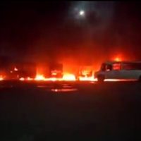 Aparente corto circuito causa incendio de 18 autobuses de pasajeros en Ciudad Valles