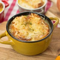 Un clásico de la cocina francesa: sopa de cebolla