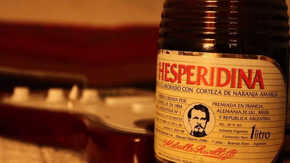 Aperitivos argentinos: hierbas y alcohol. Fuente: (Instagram)