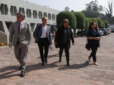 Padres de normalistas exigen al Estado rectificar y aceptar asistencia técnica internacional