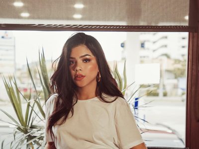 Tiemblan los haters: Kenia Os superó el millón de reproducciones con su último cover