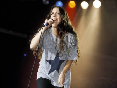 Alanis Morissette regresa con una sorpresa muy especial para sus fans
