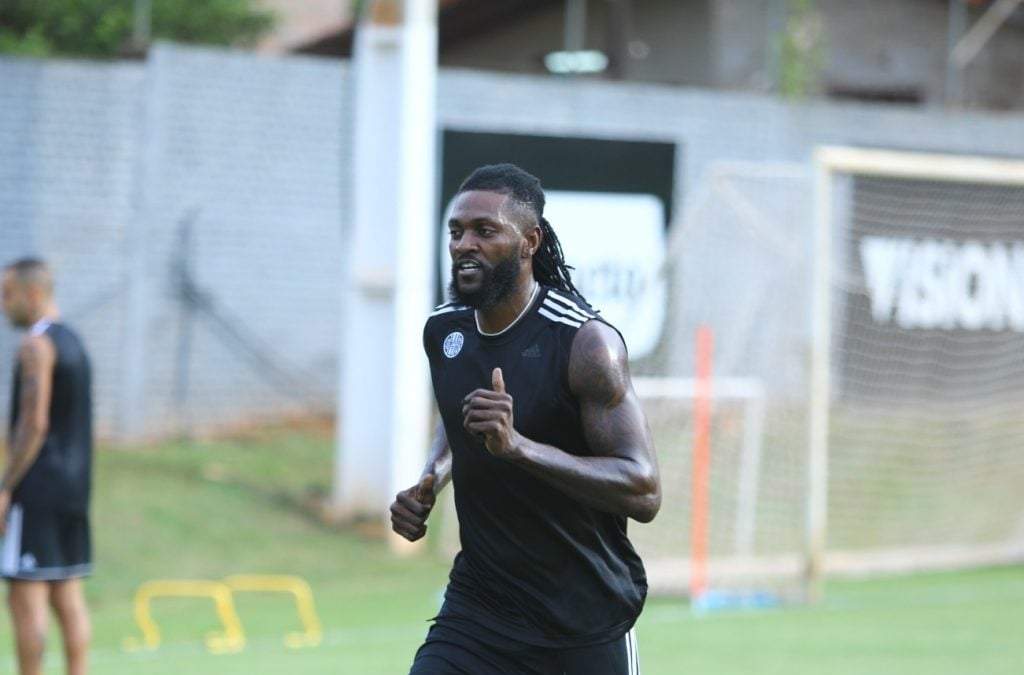 Emmanuel Adebayor. Fuente: (Twitter)