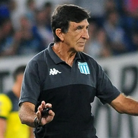 No se lamenta más por Salas: Racing podría traer un delantero desde Europa