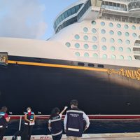 Realizan puente humanitario para 68 mexicanos que laboran en crucero de Disney