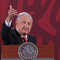 AMLO se adelanta a Banxico y anuncia que subirá tasa de interés a 6.5%
