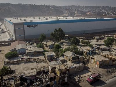 Centro de distribución de Amazon junto a casas de cartón en Tijuana desata críticas en redes