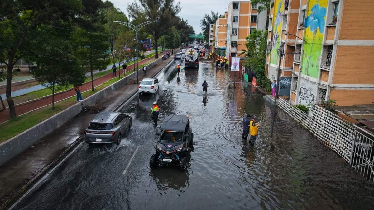 Megafuga en Iztapalapa provoca desperdicio de miles de litro de agua potable