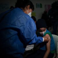 México deja en suspenso su denuncia contra ONU tras promesa de más vacunas contra covid-19