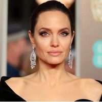 ¡¿Qué sale con quién?! Angelina Jolie es vinculada a guapísimo actor... ¡Chau, Brad!