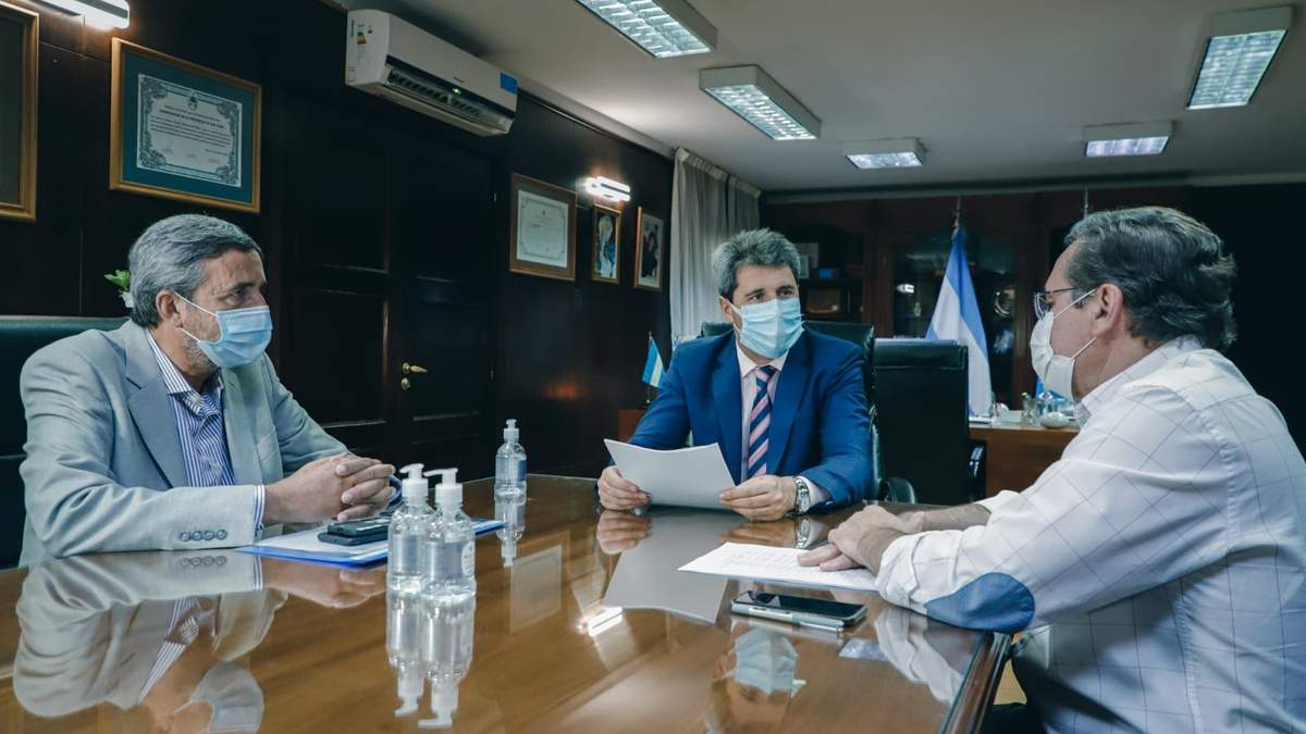 Reunión entre Uñac, Hensel y Astudillo. Fuente: (Twitter)