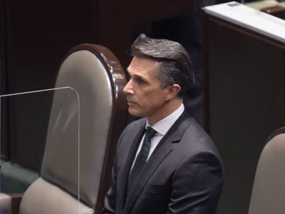 Héctor Parra denuncia por tráfico de influencias a Sergio Mayer