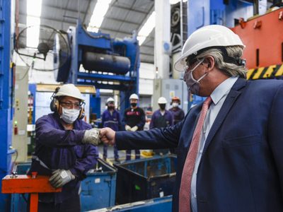 En plena campaña, el Gobierno apuesta a duplicar el empleo y lanzar un Plan Industrial